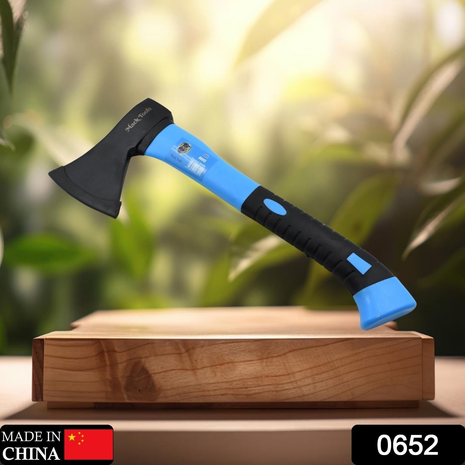 Rubberized handle camping axe. Rubberized handle camping axe.
